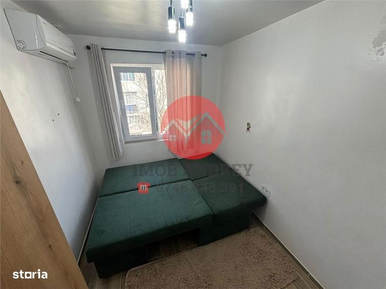 Garsonieră în Vest