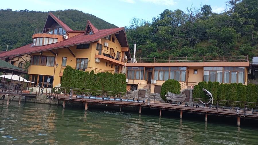 Hotel/Pensiune, de 15 mp, în Dubova
