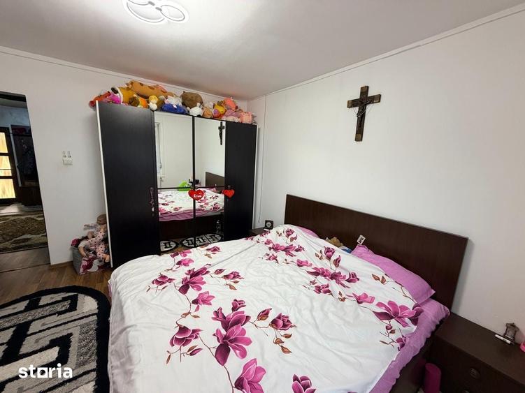 Casă cu 4 camere cu Teren 484 Mp în Romanești