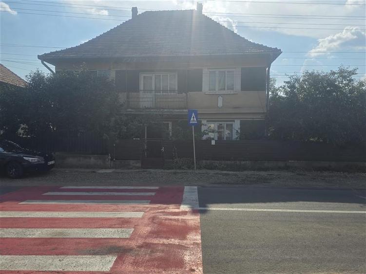 Casă cu 4 camere cu Teren 400 Mp în Pănet
