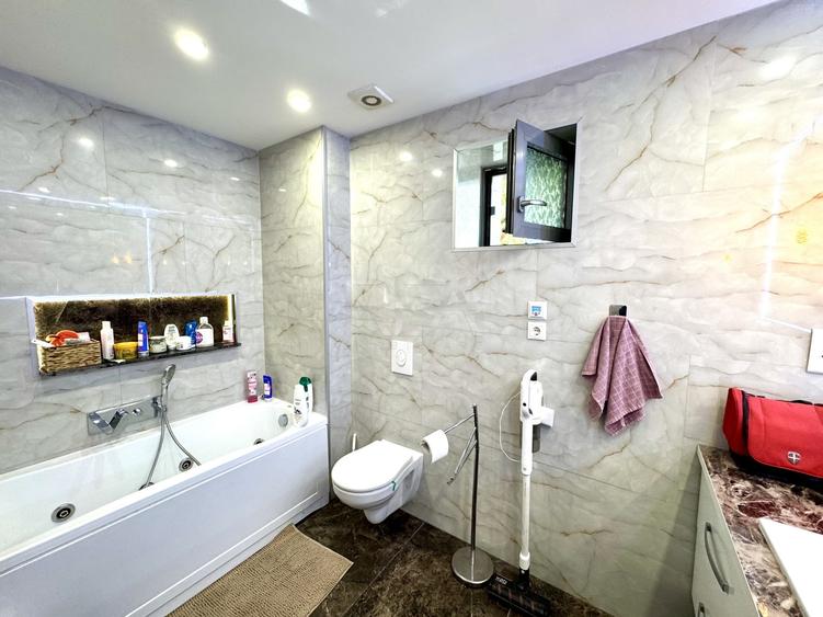 Apartament cu 3 camere semidecomandat în Băneasa