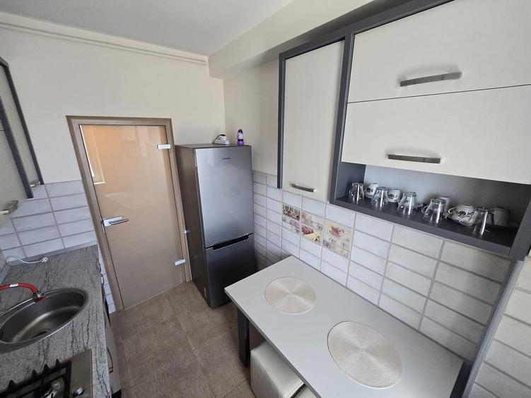 Apartament cu 2 camere decomandat, mobilat în Girocului