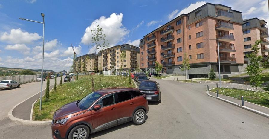 Apartament cu 3 camere decomandat în Chinteni