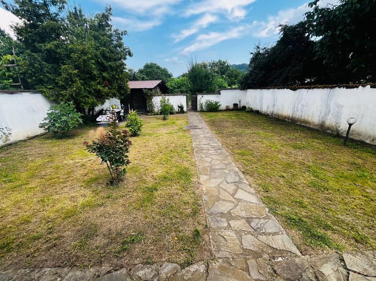 Casă cu 3 camere în Central