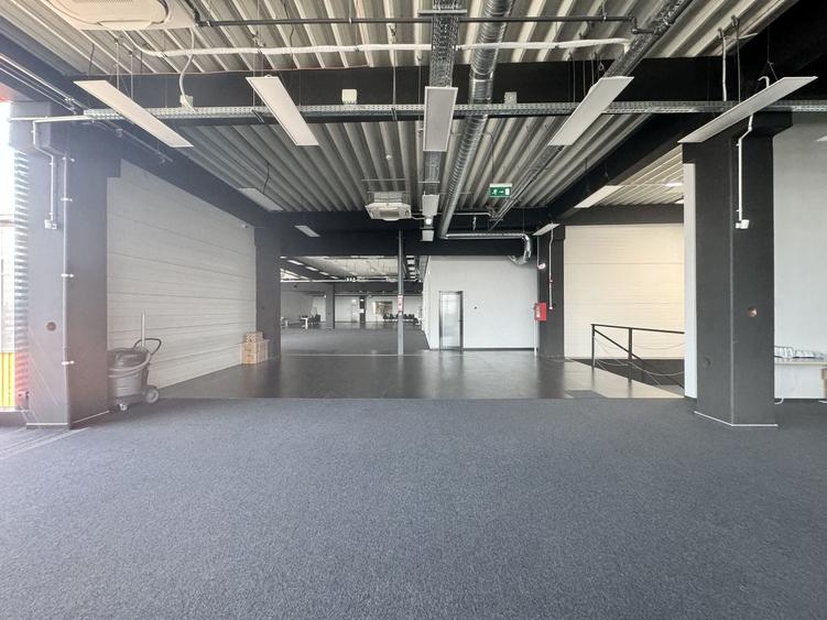 Birou, de 900 mp, în Complex Studențesc