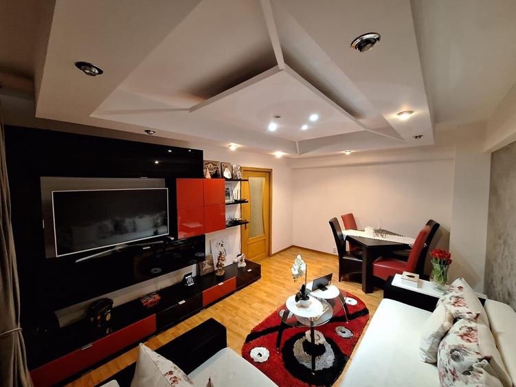 Apartament cu 3 camere nedecomandat în Central
