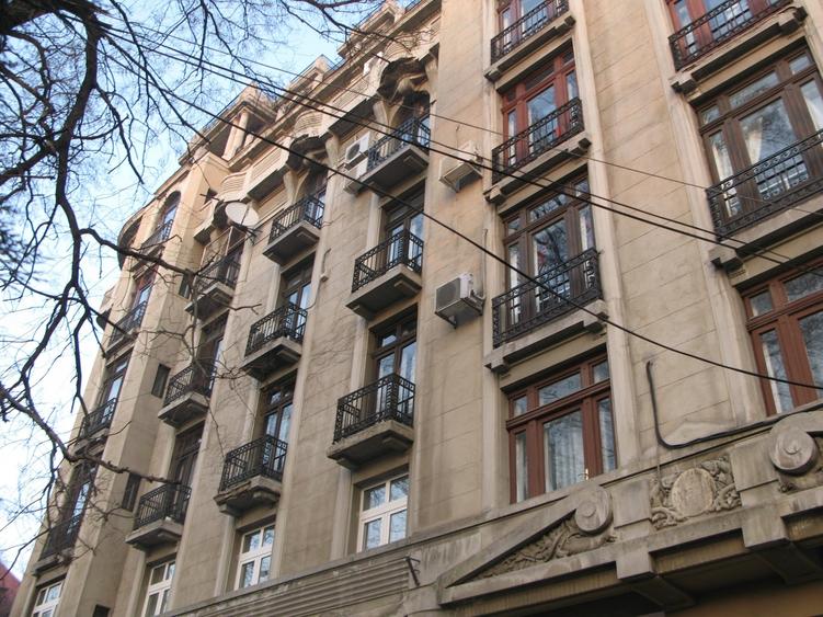 Apartament cu 2 camere decomandat în Cișmigiu