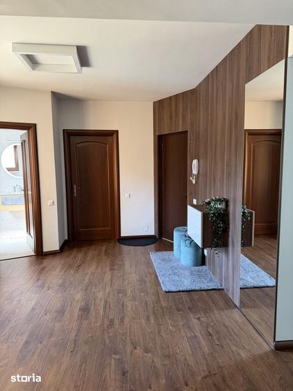 Casă cu 6 camere cu Teren 900 Mp în Militari