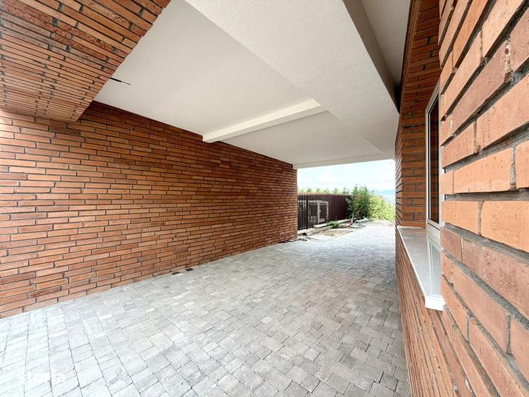Casă cu 4 camere cu Teren 300 Mp în Central