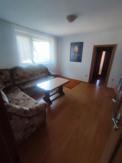 Apartament cu 2 camere semidecomandat în Moroasa 1