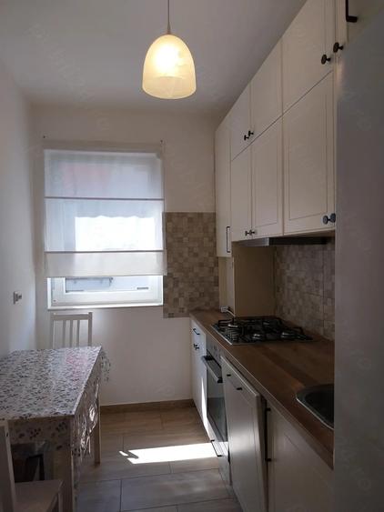 Apartament cu 3 camere decomandat, mobilat în Florești