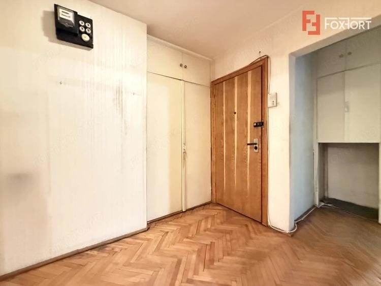 Apartament cu 3 camere semidecomandat în Circumvalațiunii