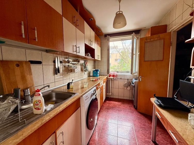 Apartament cu 4 camere decomandat, mobilat în Drumul Taberei