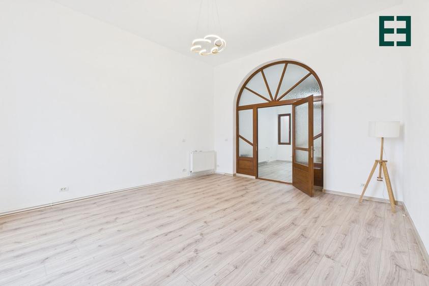 Apartament cu 2 camere semidecomandat, mobilat în Central