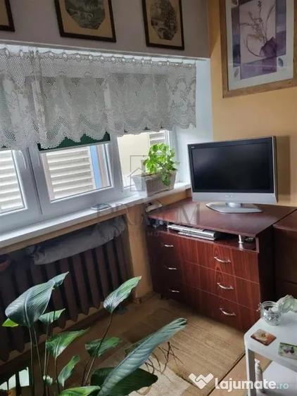 Apartament cu 4 camere decomandat în Simion Bărnuțiu