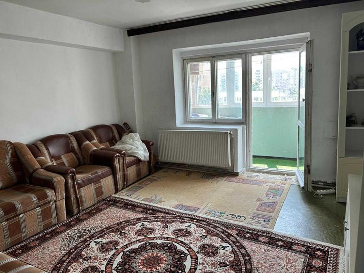 Apartament cu 3 camere decomandat în Crângași