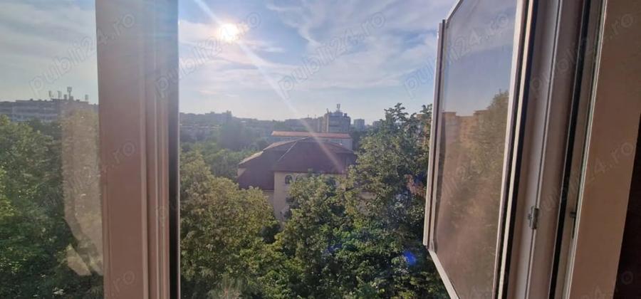 Apartament cu 3 camere semidecomandat în Militari