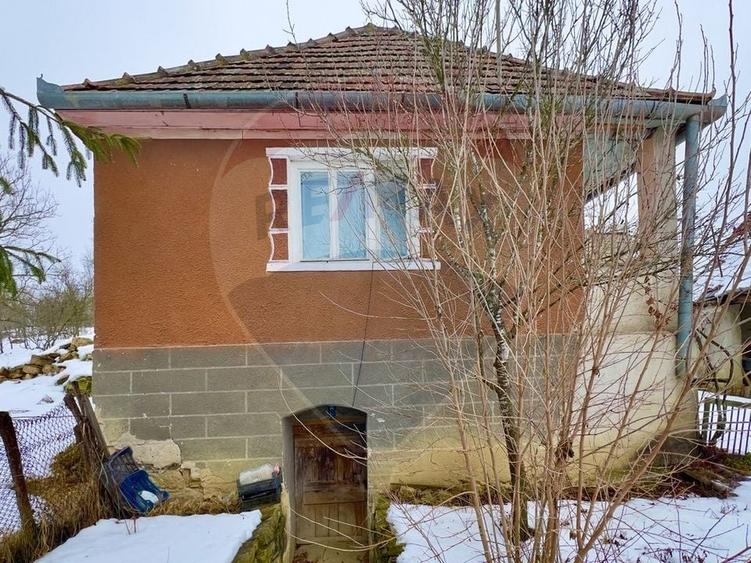 Casă cu 2 camere cu Teren 4887 Mp în Dăbâca
