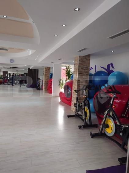 Spațiu comercial, de 290 mp, în Micro 3