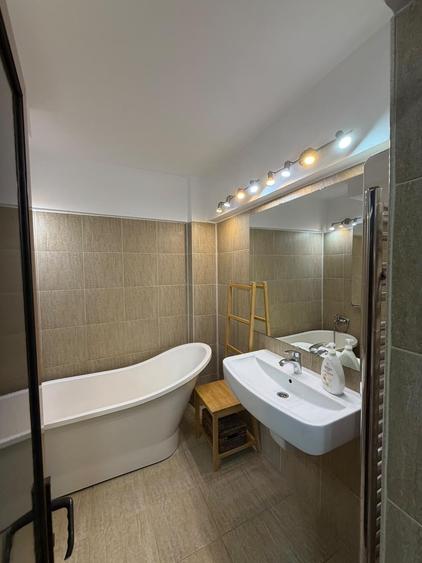 Apartament cu 3 camere decomandat, mobilat în Dacia