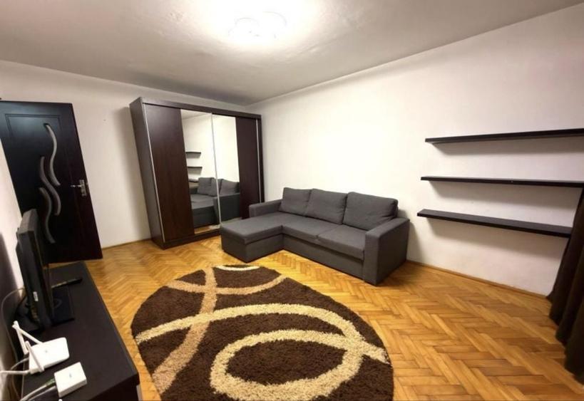 Apartament cu 2 camere decomandat în Rovine