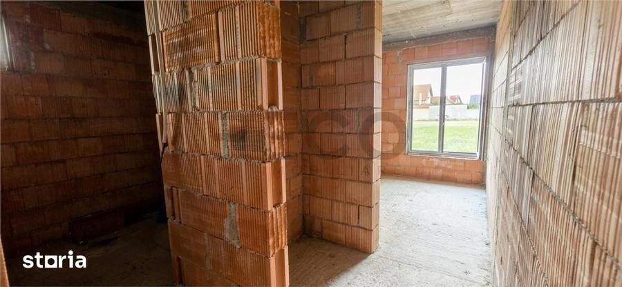 Casă cu 4 camere cu Teren 502 Mp în Sânmartin