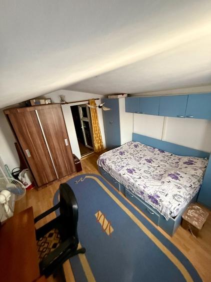 Apartament cu 3 camere semidecomandat, mobilat în Micro 19