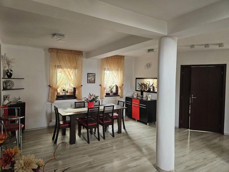 Casă cu 4 camere în Exterior Vest