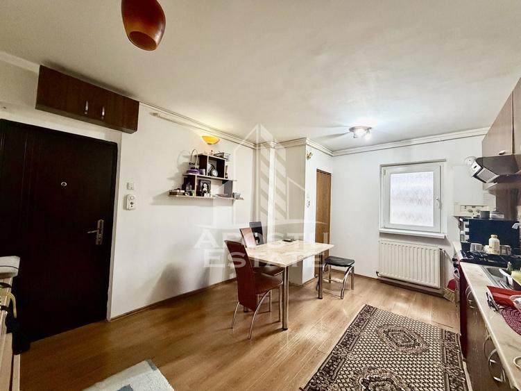 Apartament cu 3 camere semidecomandat, mobilat în Girocului