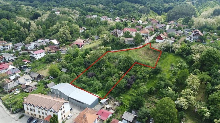 Teren de 3049 mp, în Central