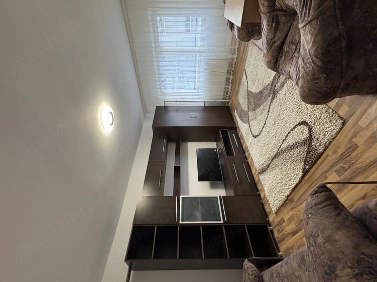 Apartament cu 3 camere decomandat în Exterior Vest