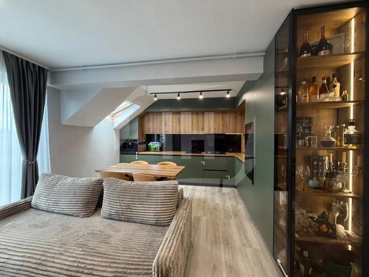 Apartament cu 3 camere semidecomandat în Central