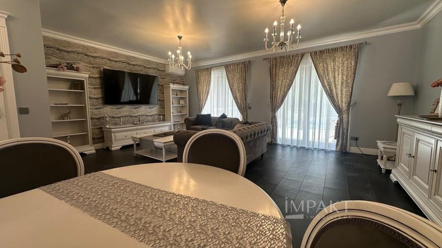 Casă individuală cu 4 camere decomandat cu Piscina în Gruia