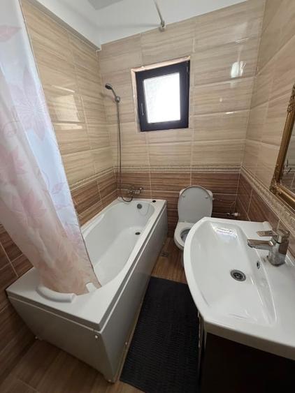 Apartament cu 2 camere decomandat, mobilat în Central