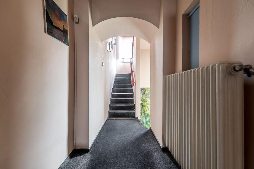 Casă individuală cu 5 camere cu Canalizare în Pârneava