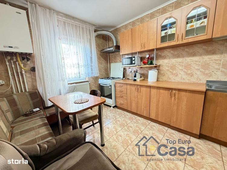 Apartament cu 4 camere decomandat în Central