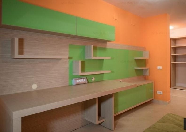 Apartament cu 4 camere decomandat, mobilat în Central