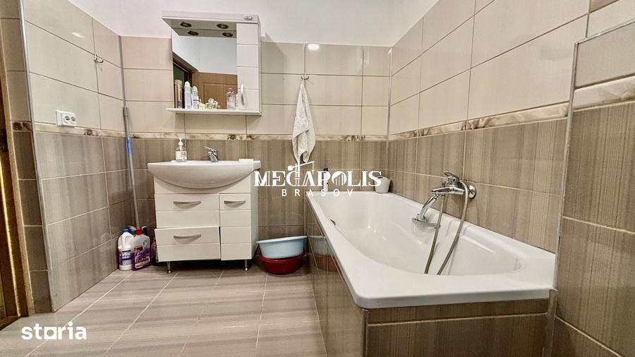 Casă cu 5 camere cu Teren 500 Mp în Central