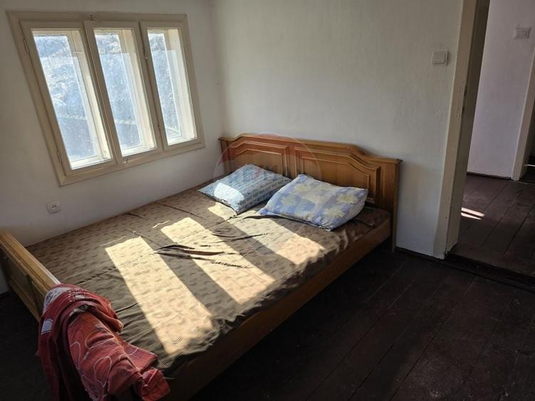 Casă cu 5 camere cu Teren 250 Mp în Central