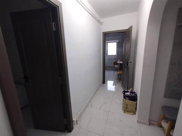 Apartament cu 2 camere decomandat, mobilat în Dacia