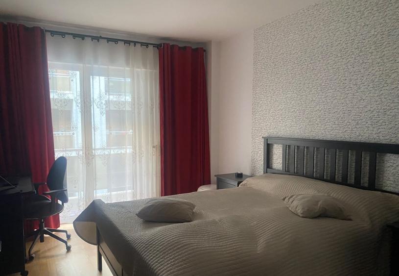 Apartament cu 3 camere semidecomandat în Băneasa