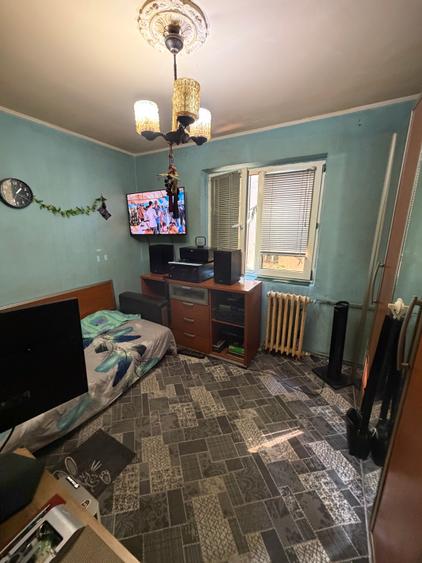 Apartament cu 3 camere semidecomandat în Brâncoveanu