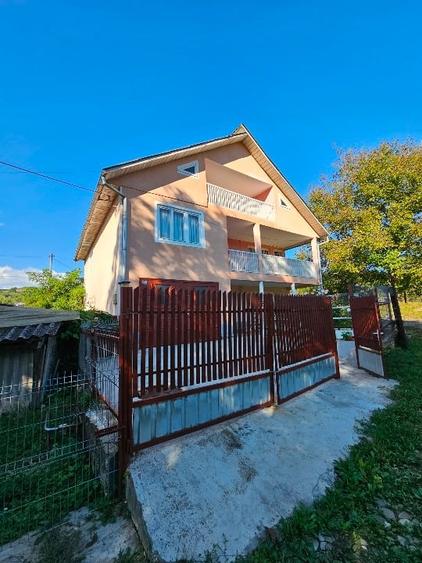 Casă individuală cu 4 camere cu Teren 13000 Mp în Exterior Nord