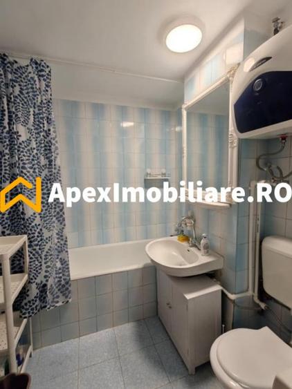 Apartament cu 3 camere semidecomandat în Universitate