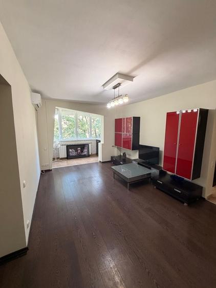 Apartament cu 3 camere semidecomandat în Rogerius