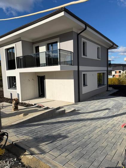 Casă individuală cu 5 camere cu Canalizare în Chinteni