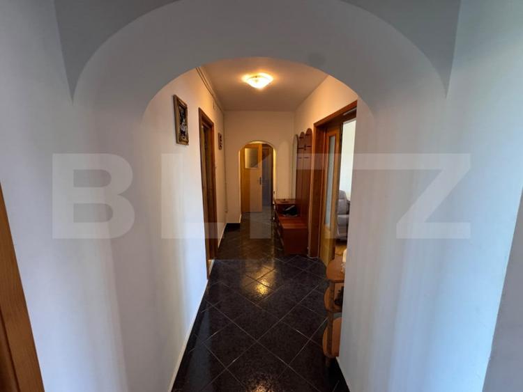 Apartament cu 3 camere decomandat în Micro 11