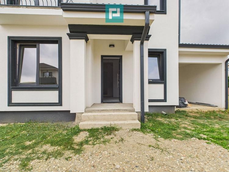 Duplex cu 5 camere cu Canalizare în Dumbrăvița