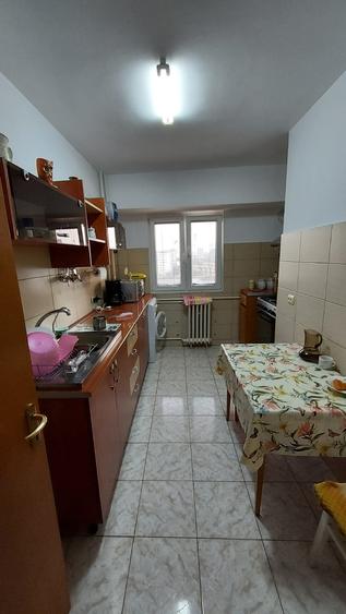 Apartament cu 4 camere decomandat în Pantelimon
