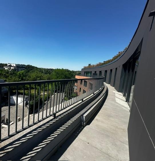 Apartament cu 4 camere decomandat, mobilat în Băneasa